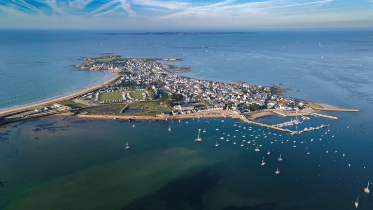 Presqu'île de Gâvres et île de groix vus du ciel